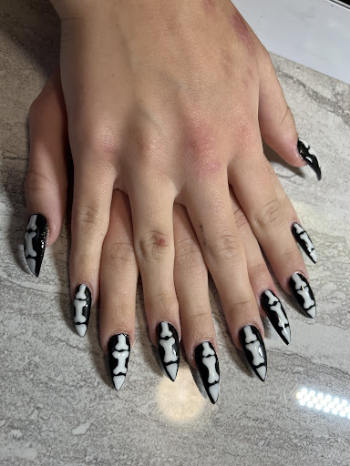 Skeleton nail art